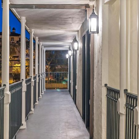 Casa Jardin - Boutique Suites In Downtown 圣巴巴拉 外观 照片
